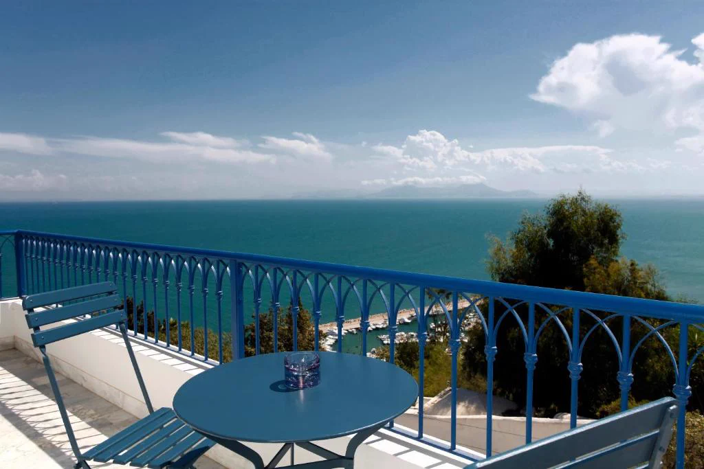 La-villa-bleue-sidi-bou-said-tunis-piscine-de hotel