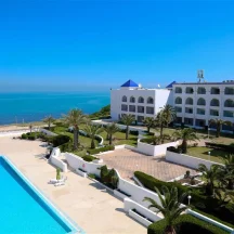 hotel-palace-la-marsa-tunisie-piscine-vu-sur-mer